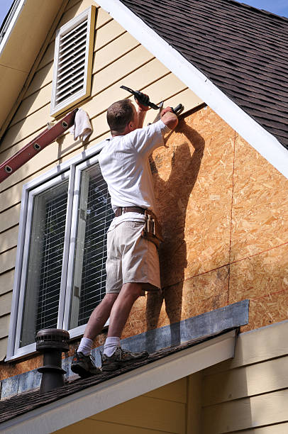 Affordable siding repair and maintenance services in San Carlos, CA